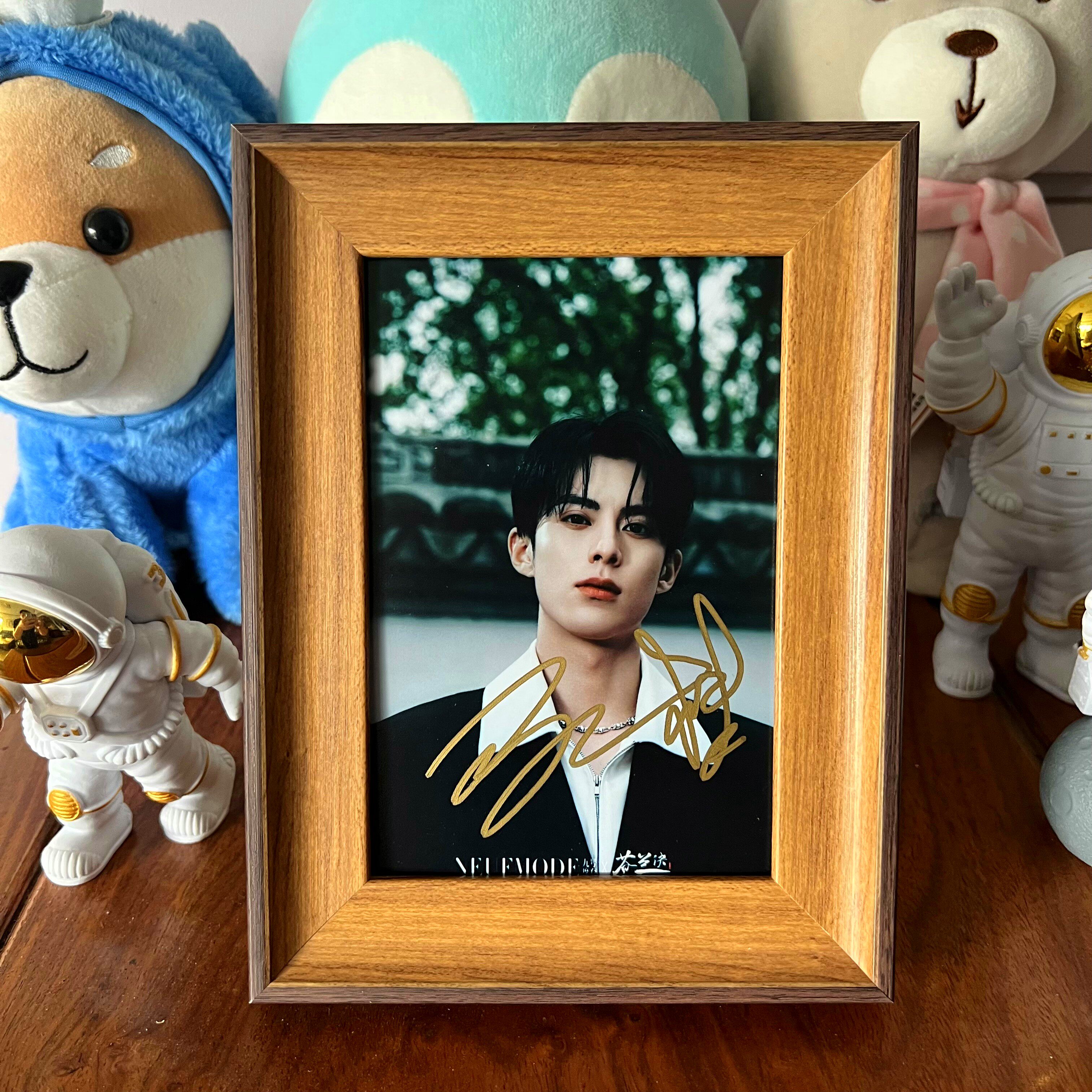 王鹤棣周边同款 亲笔签名照 苍兰诀海报写真杂志 生日礼物