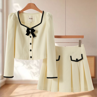 百褶短裙小香风套装 专柜 蝴蝶结方领外套 秋装 200 蕾