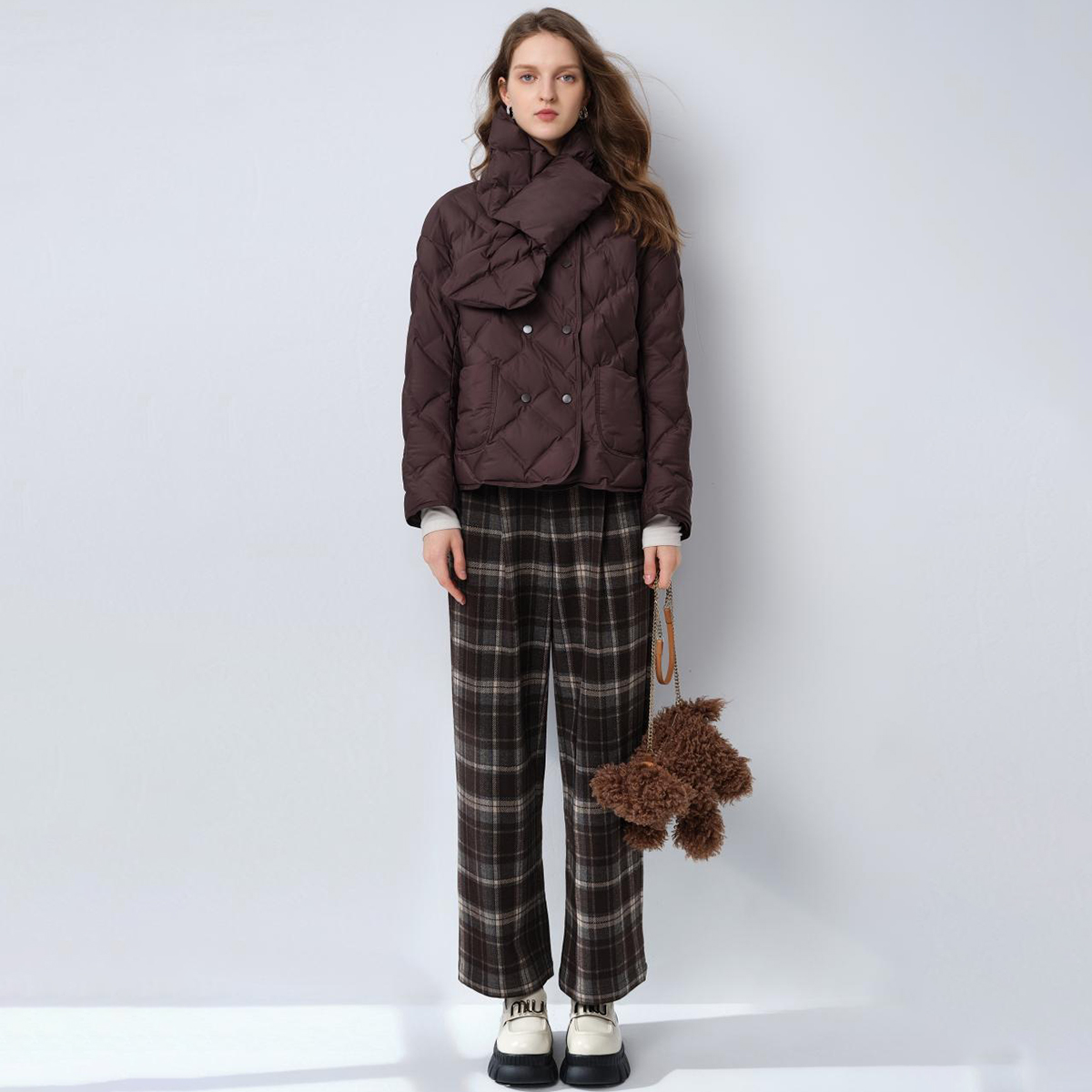 专柜1599【熠】冬装 圆领摁扣款送同色围巾羽绒服666