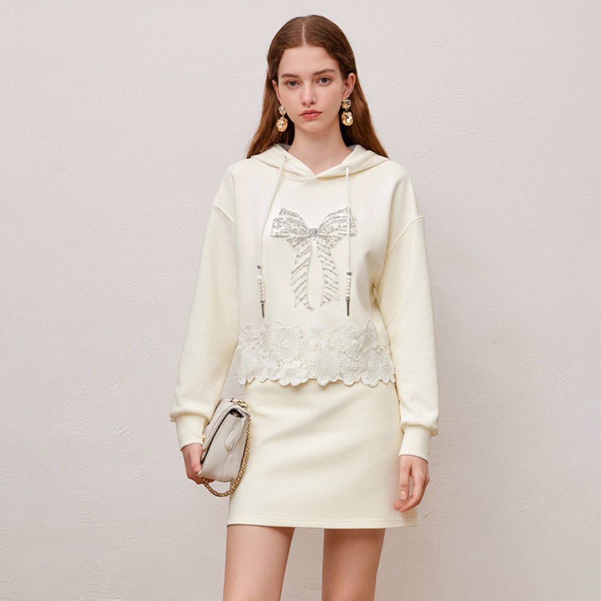 专柜【木X】秋季 串珠蝴蝶结连帽卫衣+水钻链短裙套装059