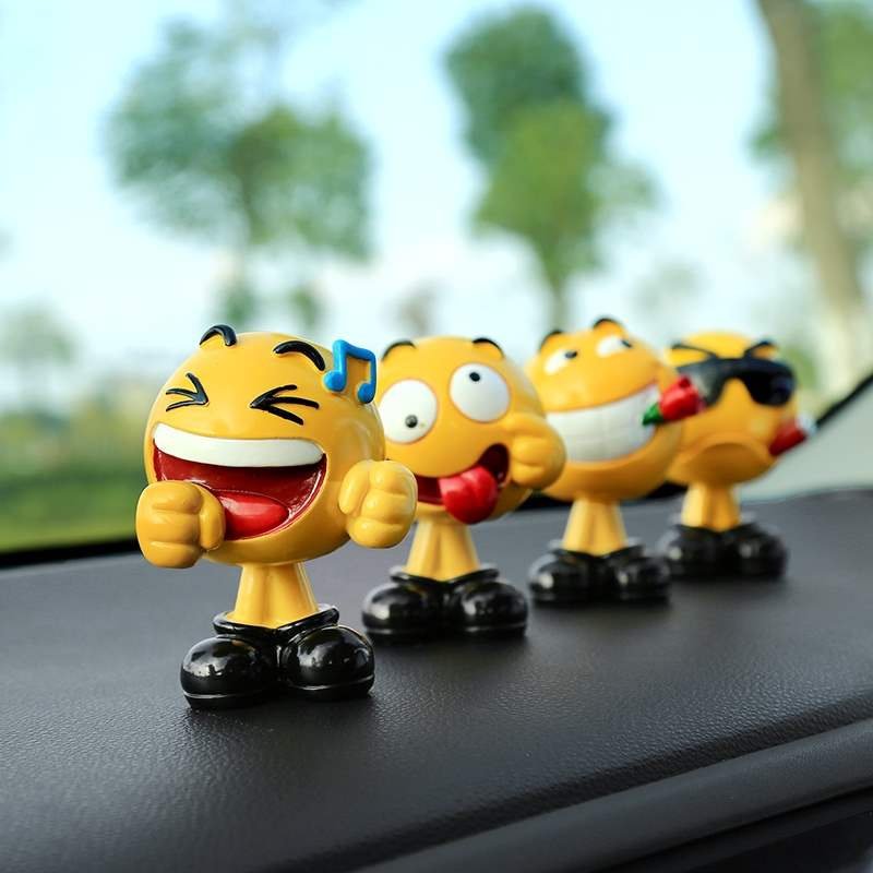 车辆开心汽车摆件学生车内卧室可爱微笑卡通动漫滑稽憨笑会动装车