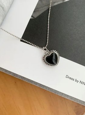 复古黑玛瑙爱心项链女时尚简约闺蜜吊坠高级感轻奢小众配饰锁骨链