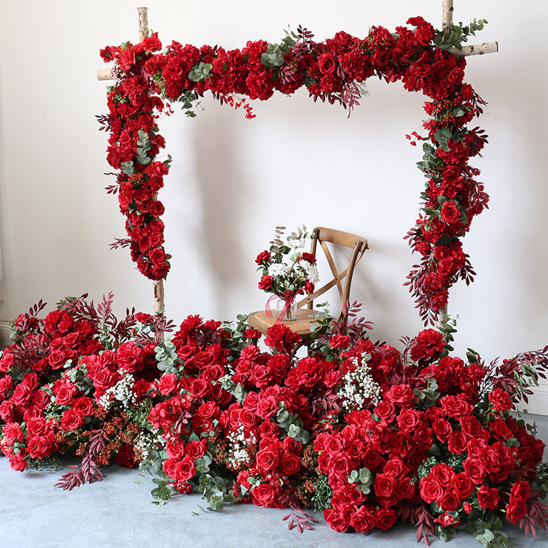 大红色婚礼场景布置仿真花艺婚纱摄影迎宾拍照拱门花藤玫瑰花丛景