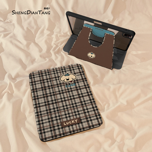 适用苹果iPad11保护壳平板10代Pro11寸Air5带笔槽mini7女款 ins简约格子小狗360旋转iPadAir7 6保护套2025新款