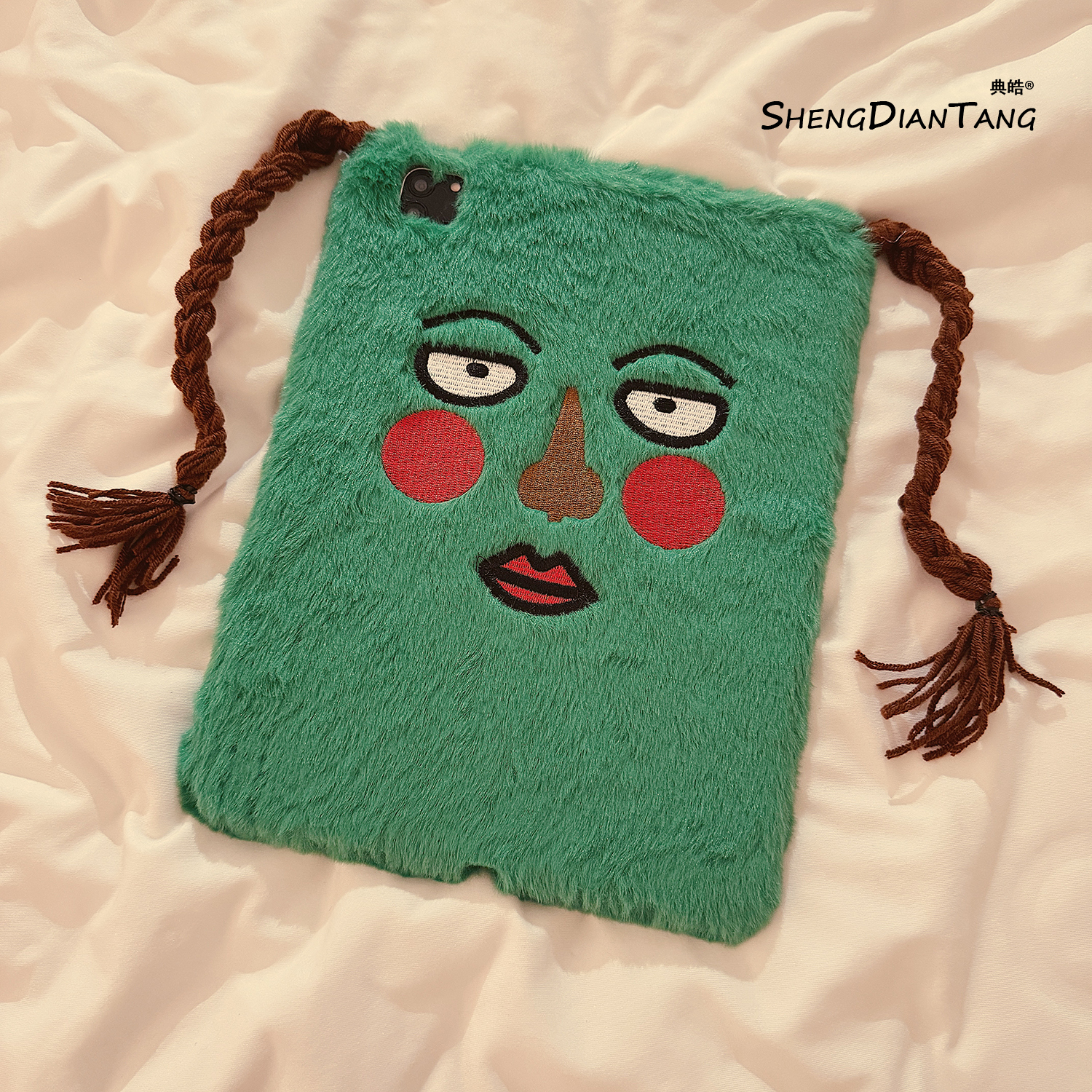 毛绒丑萌辫子女孩适用苹果平板壳