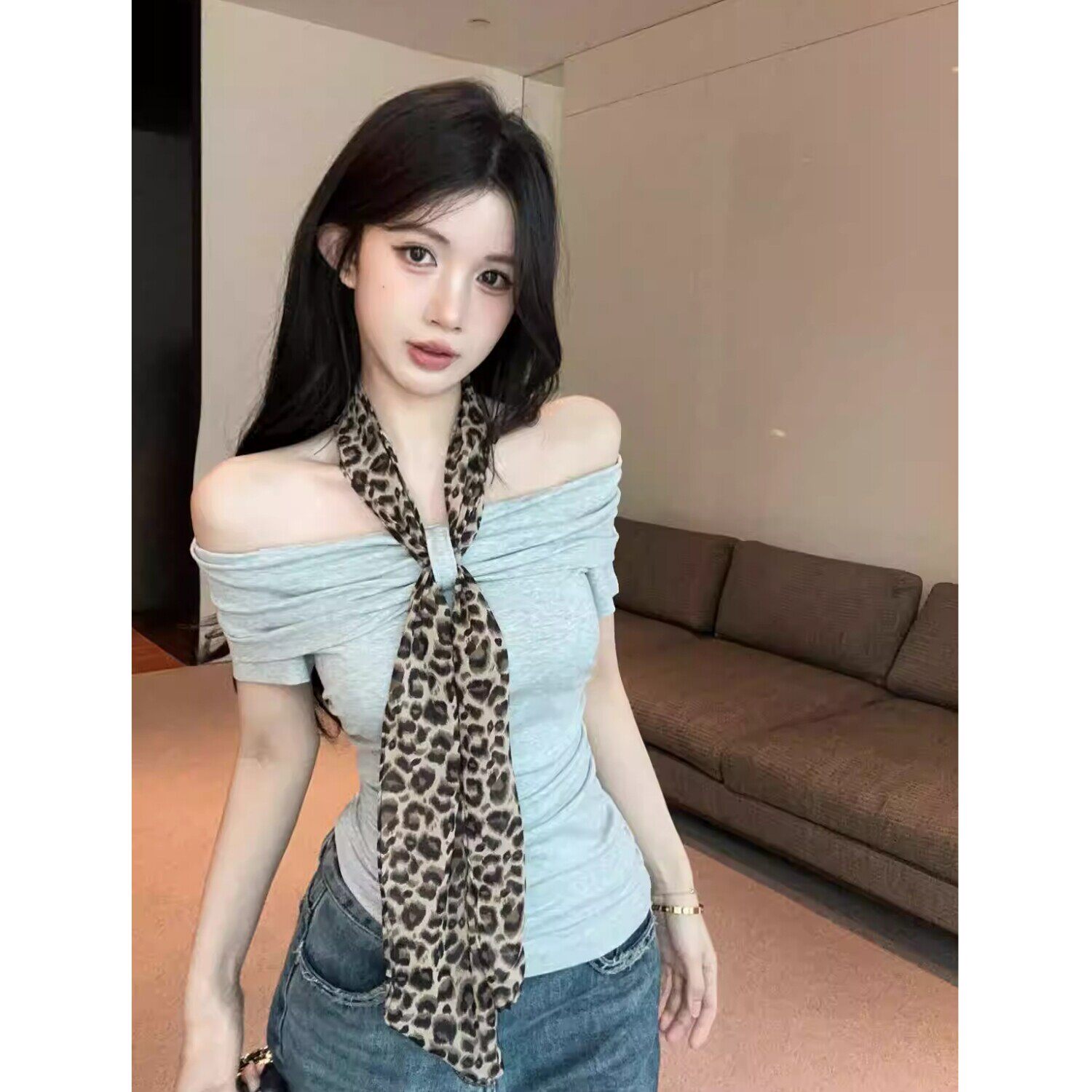 豹纹丝巾短袖t恤女夏季纯欲辣妹一字肩挂脖上衣设计感巨好看绝美