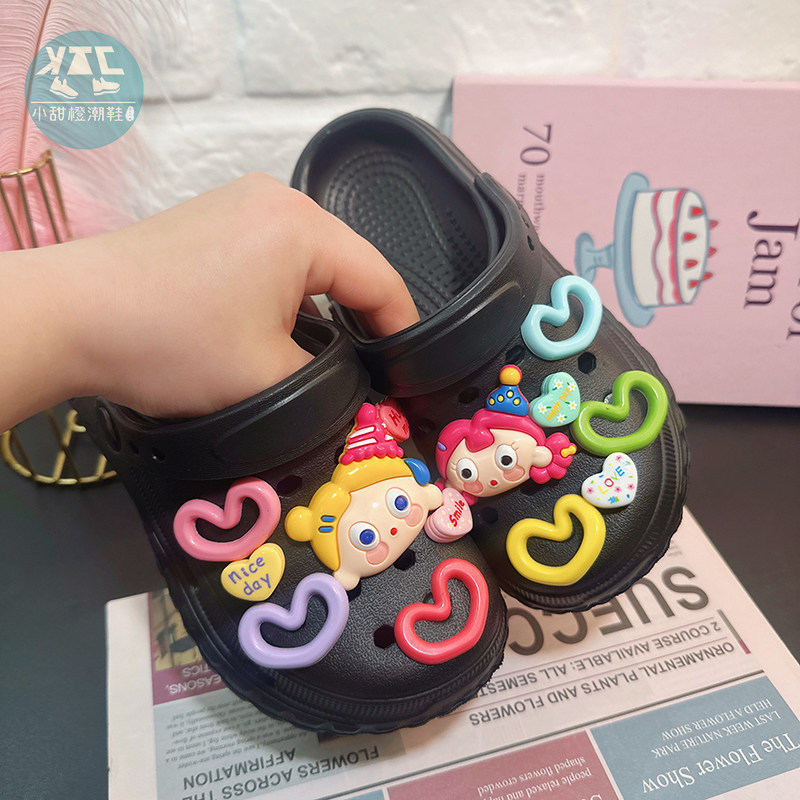 女童洞洞鞋女款夏外穿防滑小童幼儿童鞋子2026超火新款凉鞋洋气春