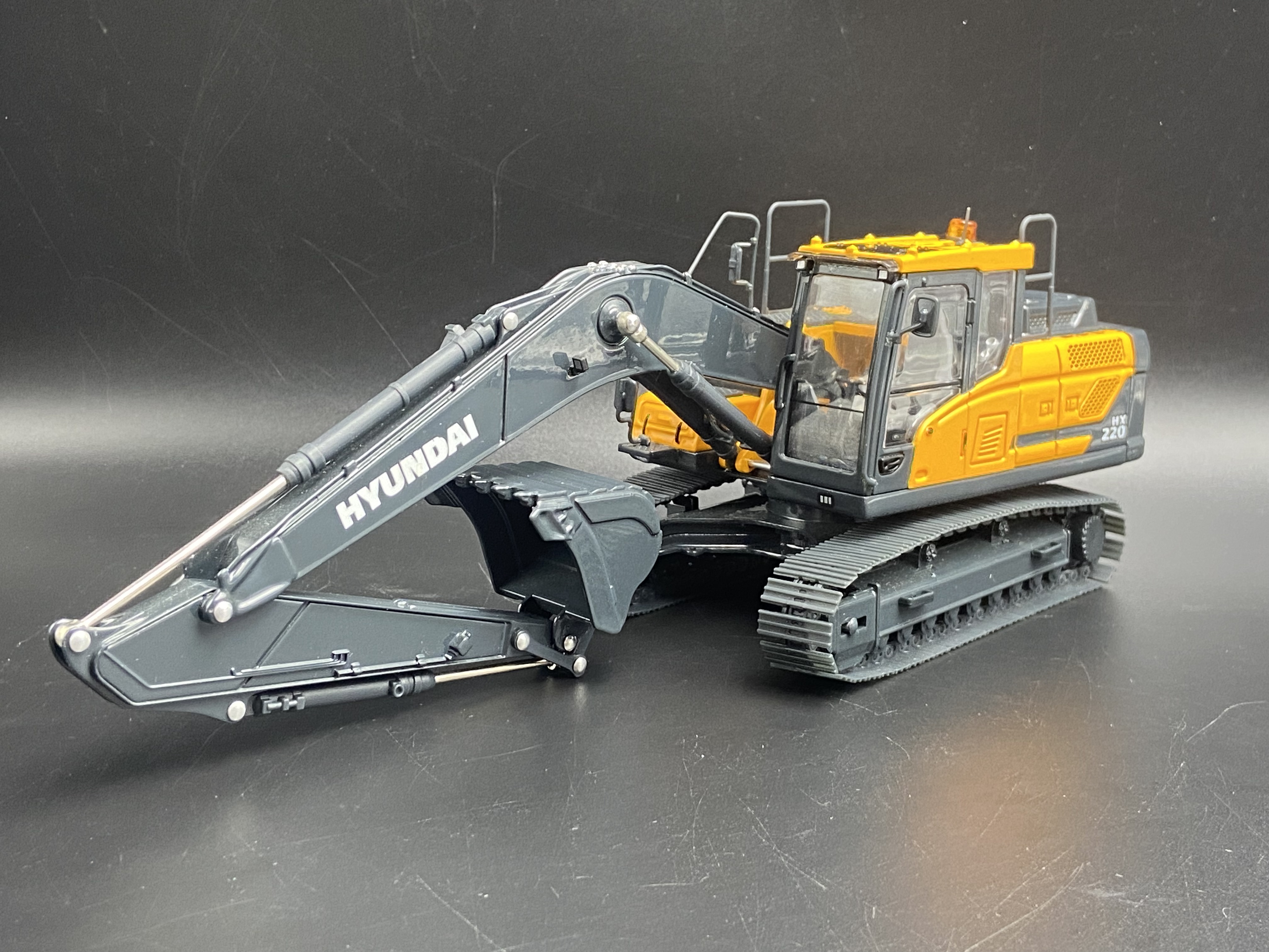 原厂 1:35 HYUNDAI 现代 HX220  挖掘机 勾机 合金工程车模型