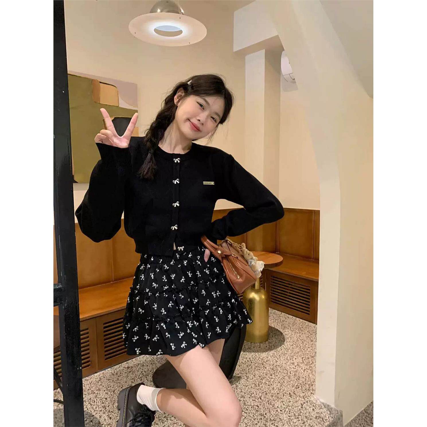 套装黑色针织毛衣外套开衫女初秋季穿搭2025新款早春秋短款上衣