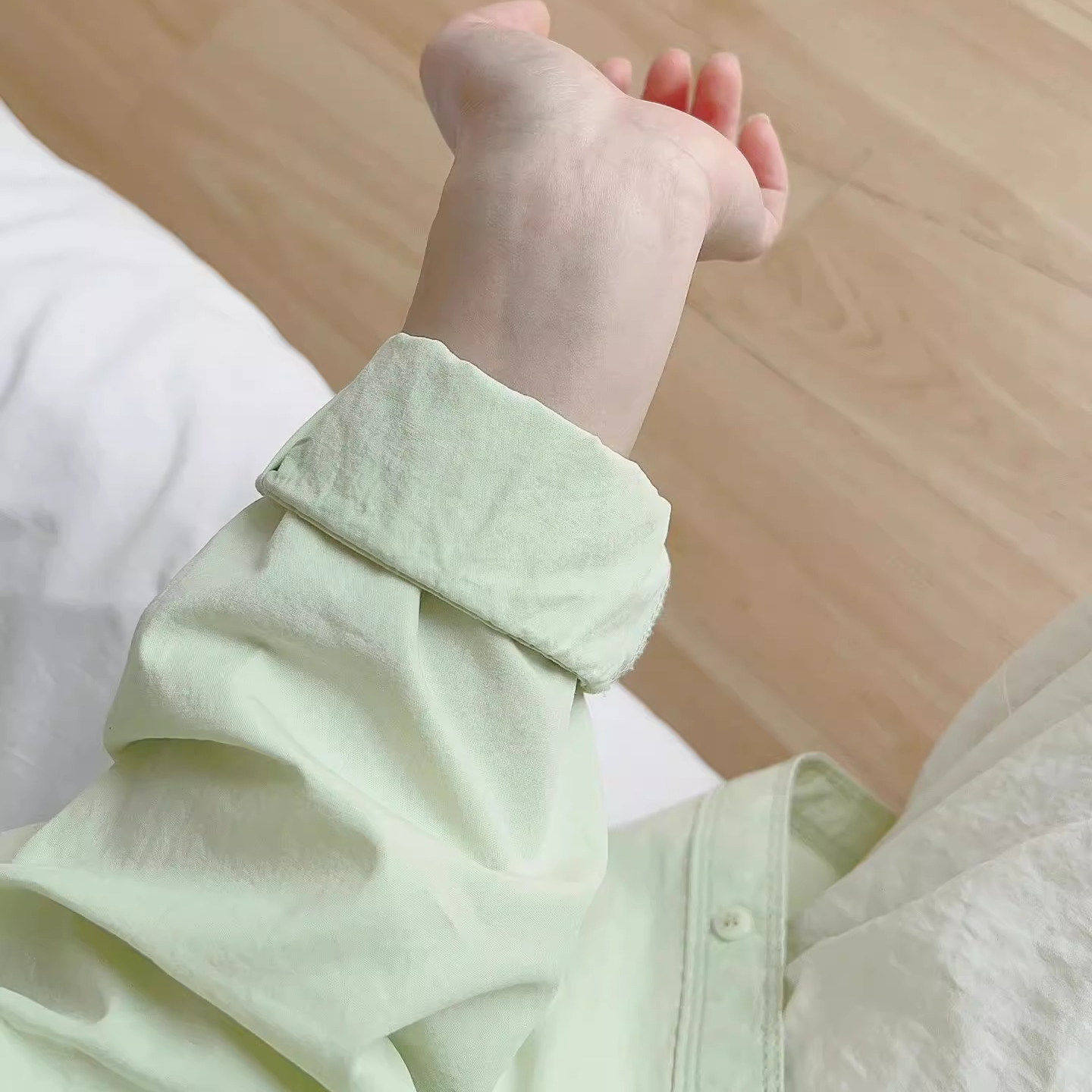 早春新款奶呼呼清新绿衬衫超显白内搭外穿百搭纯棉衬衫长袖上衣女