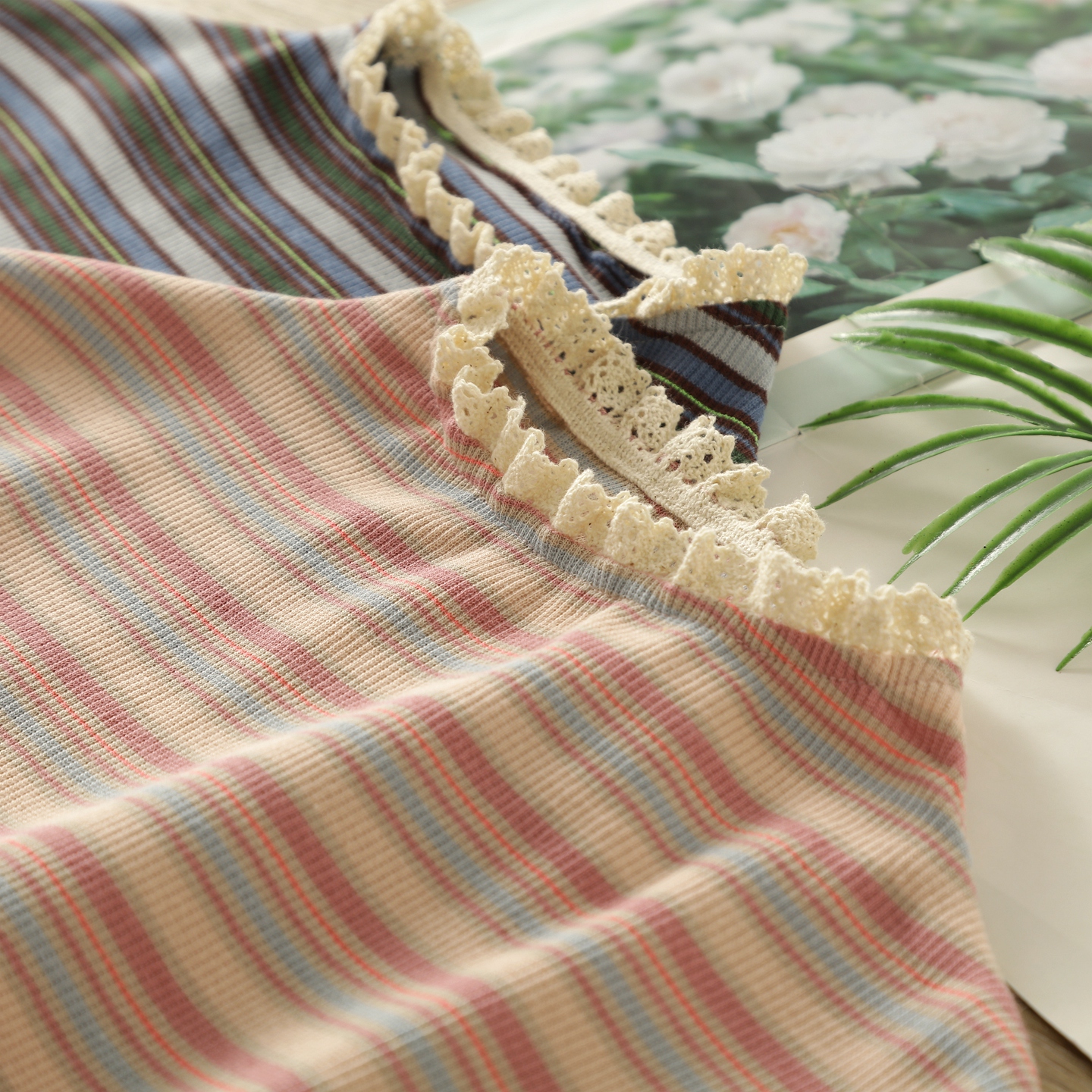 2025秋新款清新复古撞色花边立领条纹长袖衬衫女韩系少女感打底衫