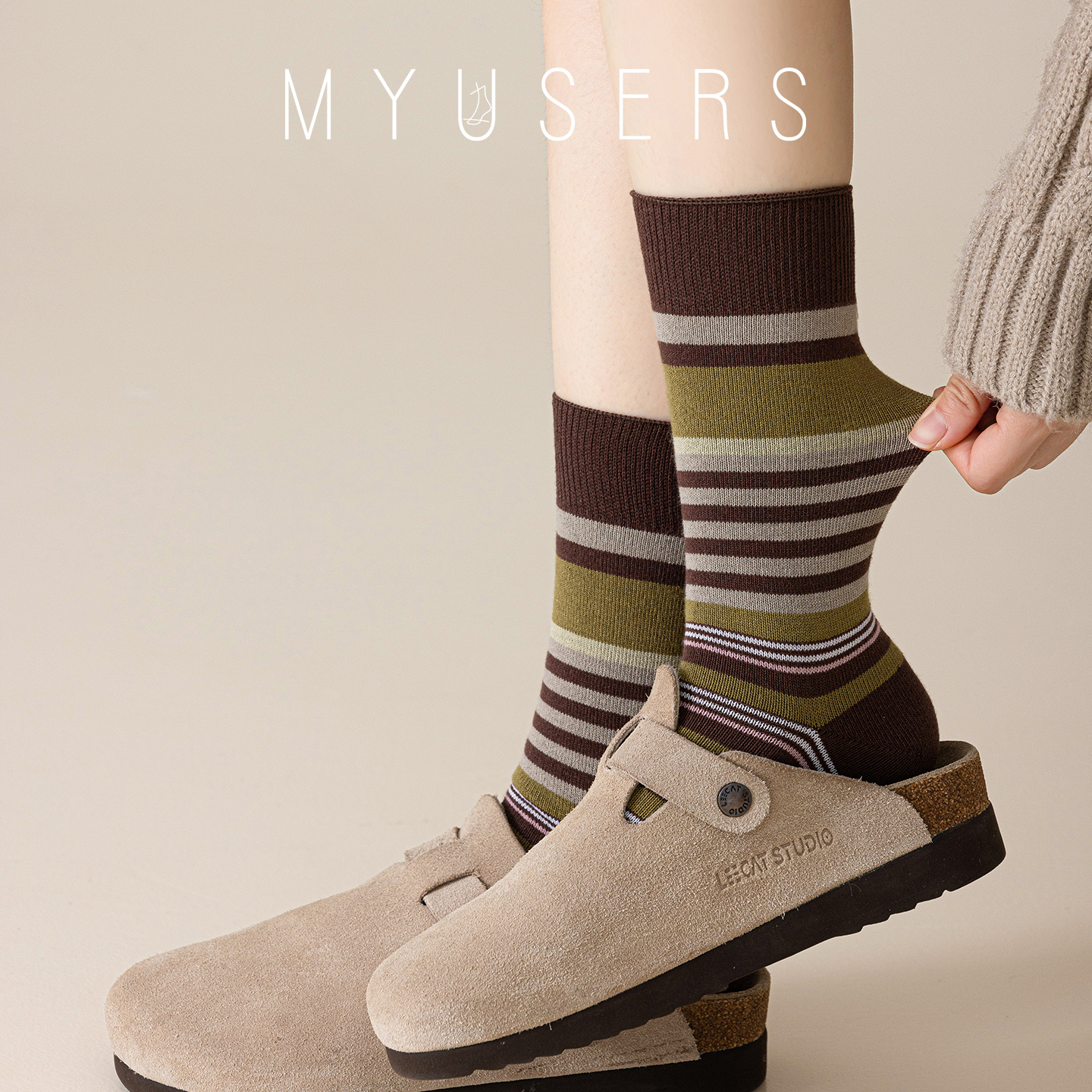 撞色条纹堆堆中筒袜子女