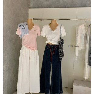 WGWE夏季时髦高级感青春印花上衣百搭显瘦V领正肩短袖T恤女W9012