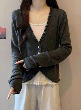 木耳边灰色长袖针织衫女2025秋冬设计感假两件别致V领百搭上衣潮