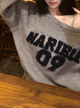 美式辣妹斜肩灰色字母毛衣卫衣女2025秋冬新款设计感露肩套头