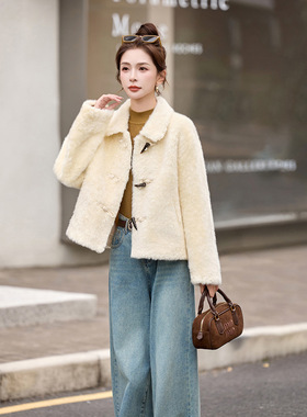 毛绒绒外套女2025秋冬新款牛角扣保暖宽松翻领皮毛一体上衣WN1073