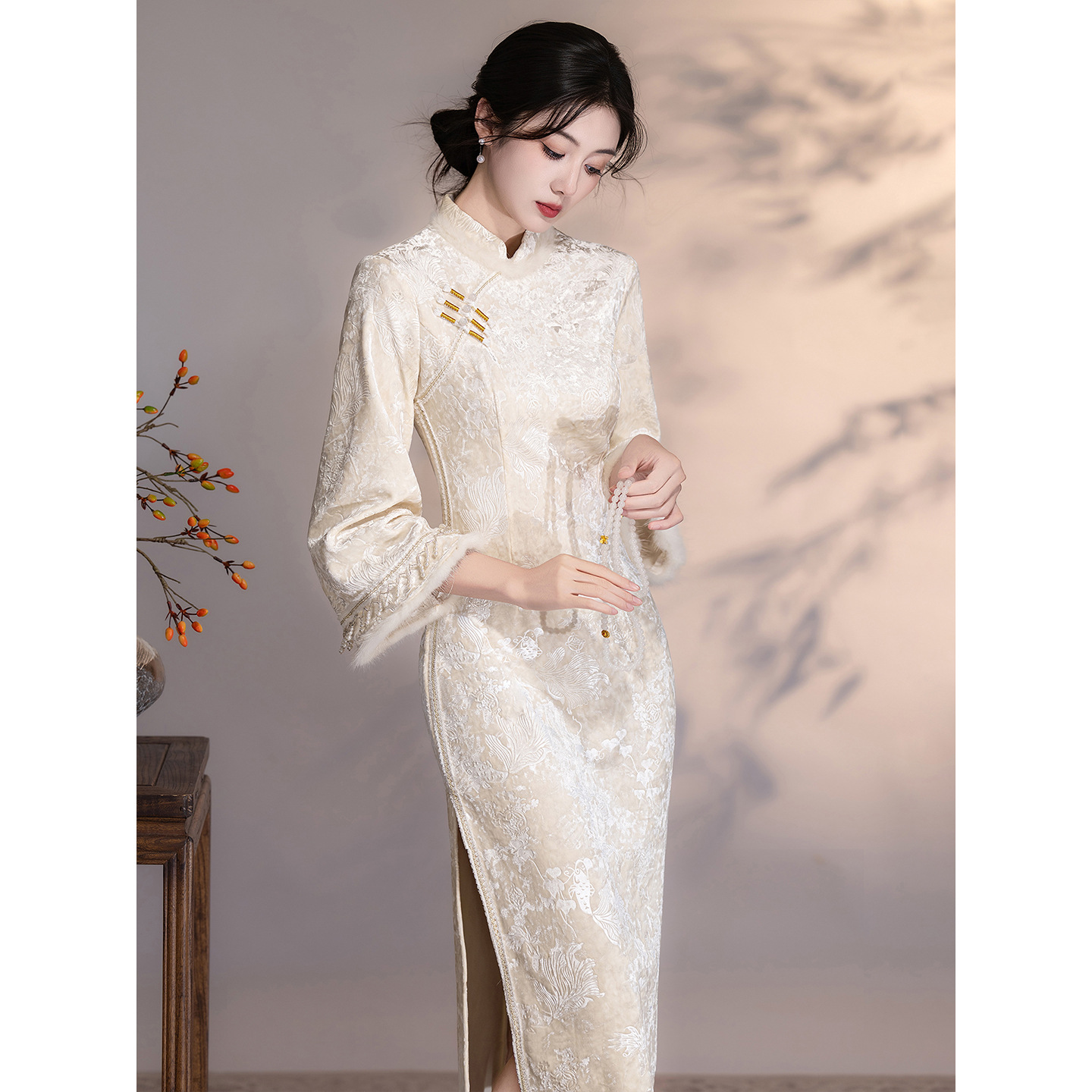 高端旗袍2025新款秋冬季加绒加厚冬装冬天新中式国风连衣裙米白色