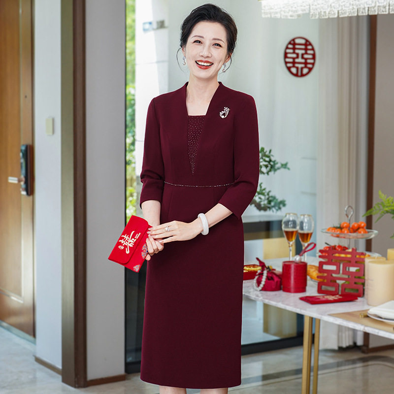 喜婆婆婚宴装礼服裙2026秋季新款妈妈装气质优雅钉珠紫红色连衣裙