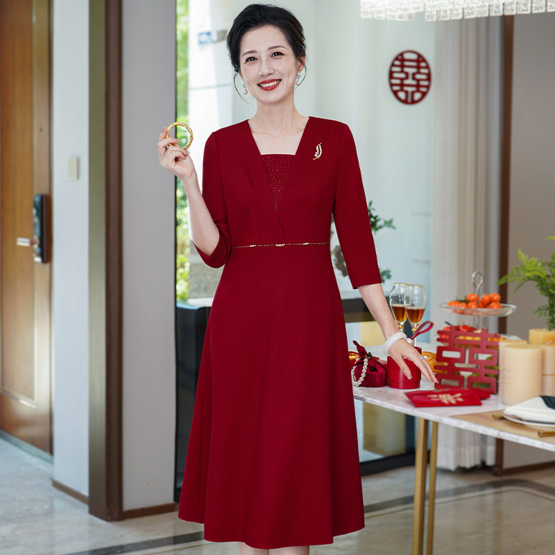 喜婆婆婚宴礼服2026秋季新款婚礼端庄年轻喜妈妈气质酒红色连衣裙