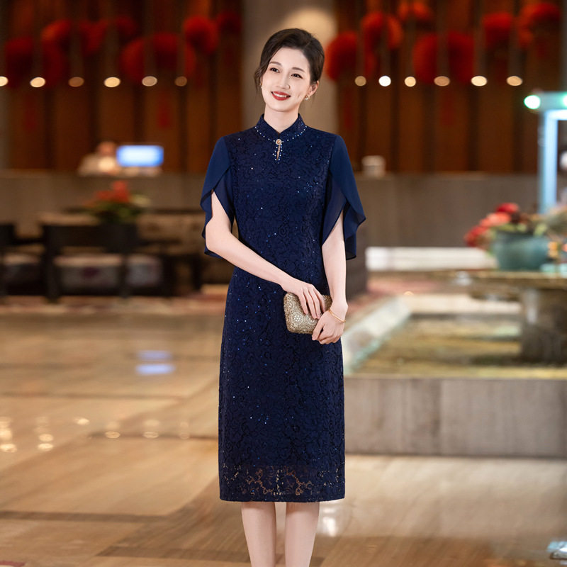 2026夏新款礼服蕾丝蓝色短袖斗篷婚宴妈妈喜婆婆连衣裙改良旗袍女