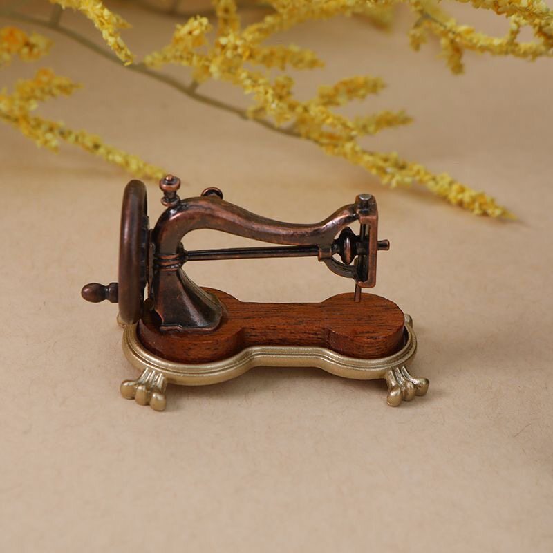 微缩仿真老式复古迷你版缝纫机模型收藏品1:12过家家场景拍摄搭配