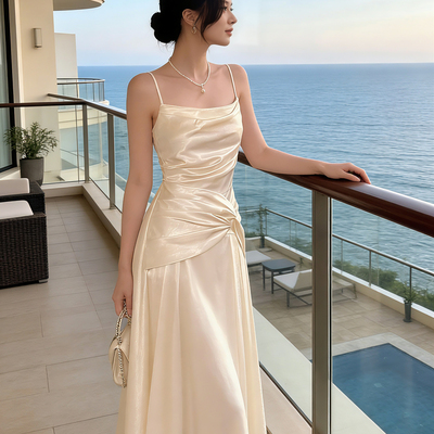法式缎面白色吊带连衣裙褶皱气质不规则礼服长裙修身显瘦吊带礼服