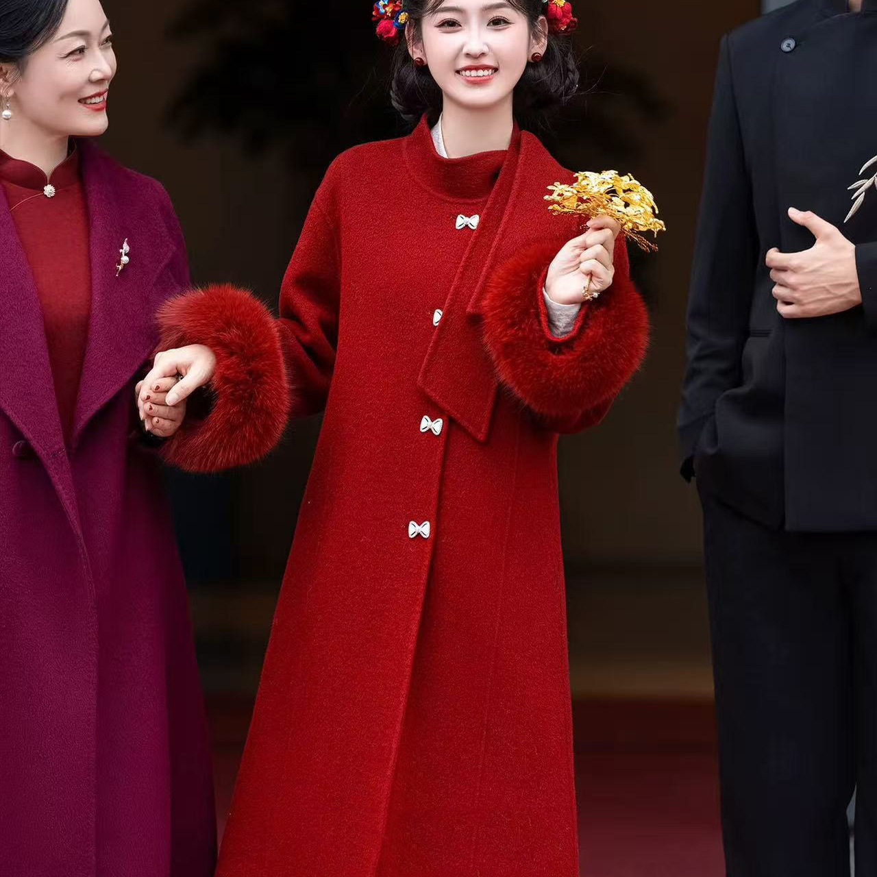 红色双面毛呢大衣女高级感冬装订婚礼服敬酒服毛毛长款新娘外套