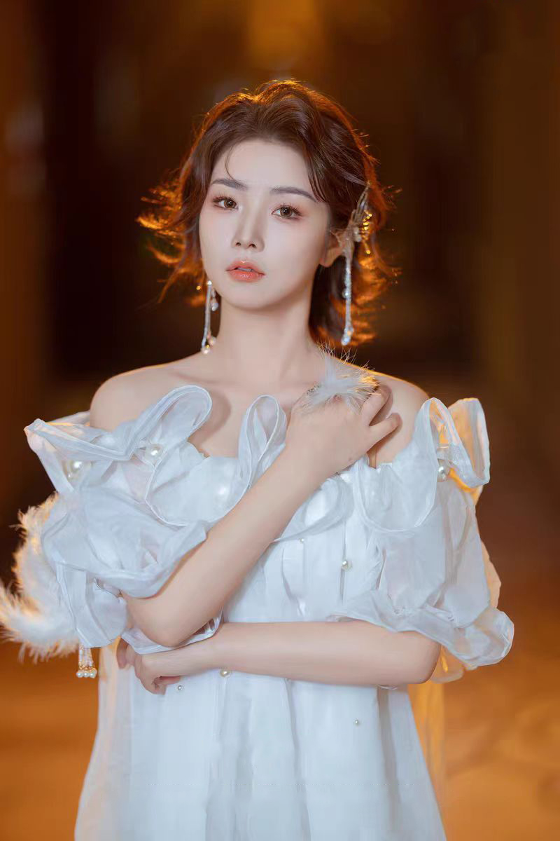晚礼服晨袍新娘女连衣裙小礼服订婚长裙白色仙气高级感露肩显瘦