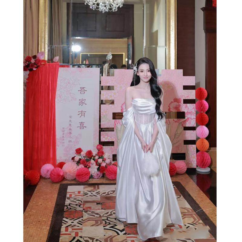 法式缎面抹胸连衣裙新款高级感轻婚纱晨袍敬酒服年会气质轻奢礼服
