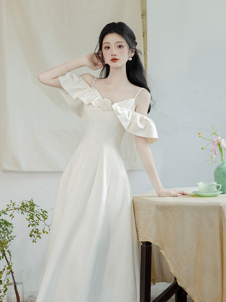 白色连衣裙女领证小白裙2024奶系穿搭夏天裙子轻婚纱礼服日常可穿