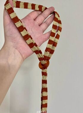 超独特!复古红色条纹丝巾项链长条窄版颈部配饰小众设计感颈链女