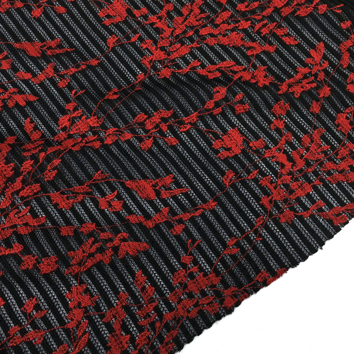 一米价 纯黑色镂空底红色花卉绣花面料 春季 连衣裙 服饰 布料