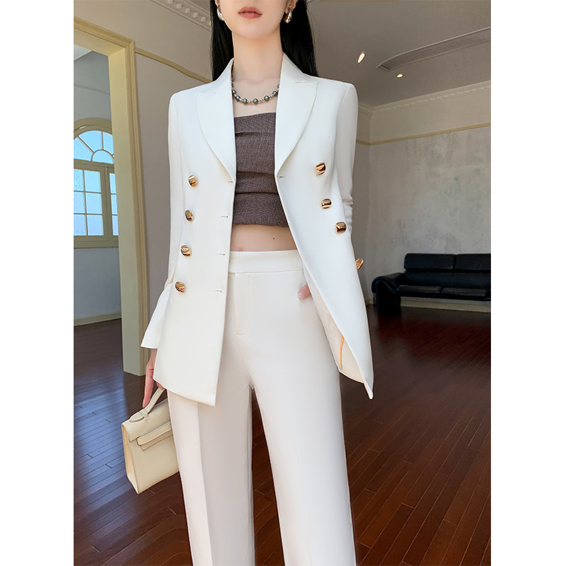 高级感白色西装套装女秋冬季2026新款休闲气质设计感小众职业西服