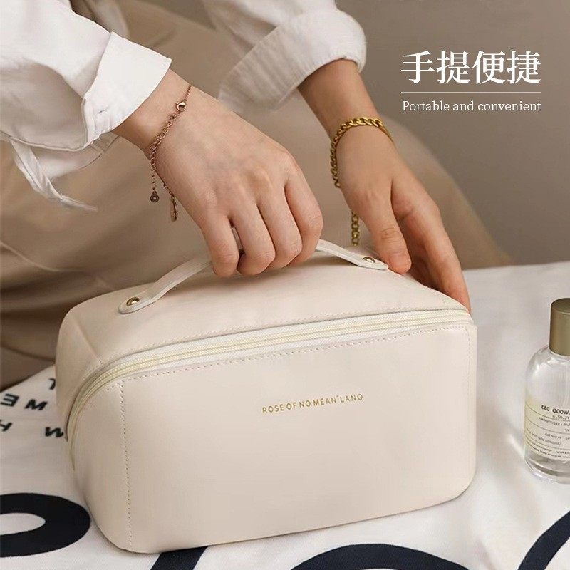新款网红化妆包风琴枕头包旅行收纳包大容量PU化妆品防水洗漱定制
