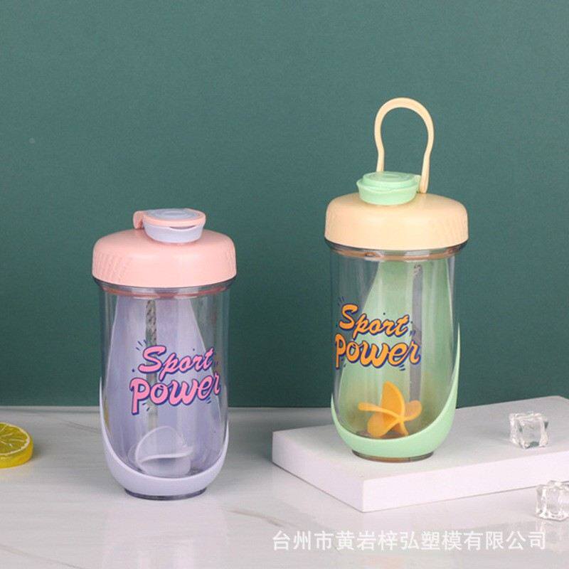 新款590ML运动蛋白粉摇摇杯男女生夏季奶昔杯便携提绳随手杯