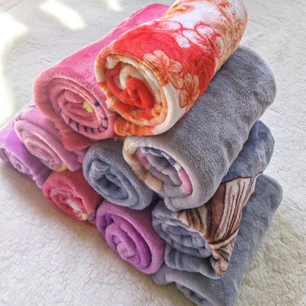 薄款法兰绒小毯子盖毯春夏儿童午睡毛毯秋冬膝盖毯毛绒枕巾定制