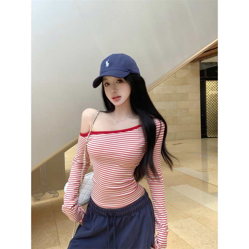 纯欲辣妹紧身收腰斜肩条纹t恤女长袖早秋修身短款露肩打底衫上衣