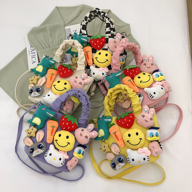 2025春季新款少女斜挎包卡通毛绒玩偶萌妹子帆布单肩包草莓软妹包