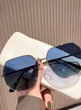 新款墨镜男女通用加大加宽大脸显瘦防紫外线太阳眼镜金属开车墨镜