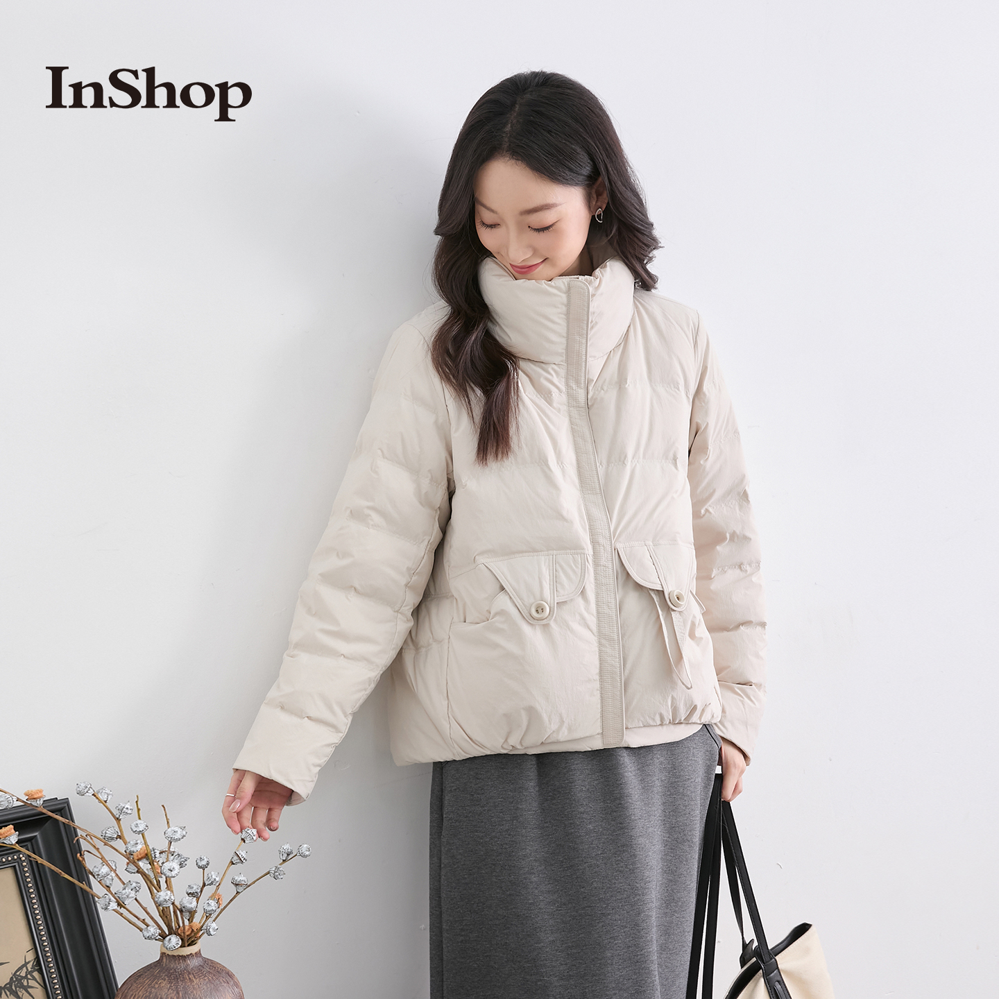 InShop【商场同款】新款女简约减龄温柔短款羽绒服保暖高领上衣