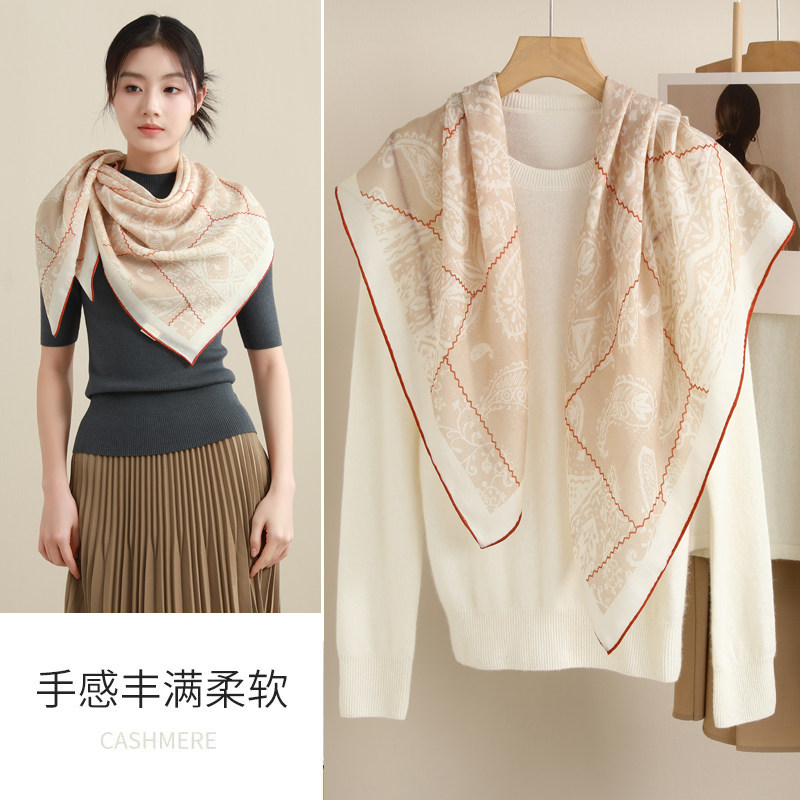 新款印花绵羊毛大方巾高级外搭秋冬季薄款保暖羊绒围脖舒适披肩女
