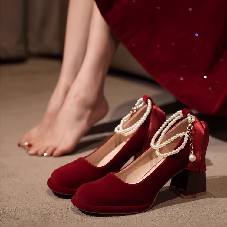 订婚敬酒小个子一字扣带高跟鞋