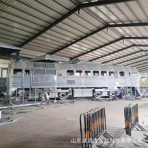 景区户外大型铁艺复古火车绿皮车厢火车餐厅动车铁艺模型山东