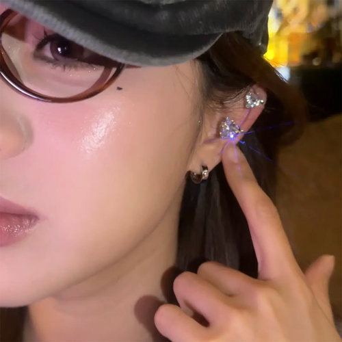 闪闪镶钻爱心耳骨夹女2026新款爆款简约耳环无耳洞高级感耳夹耳饰 - 封面