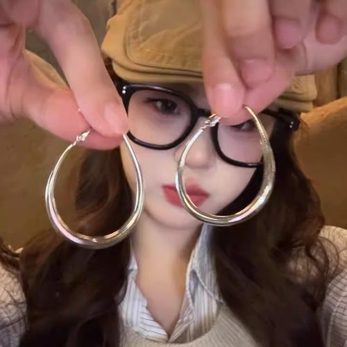 银色素圈耳环女2024新款爆款圆脸耳圈轻奢小众气质耳钉高级感耳饰