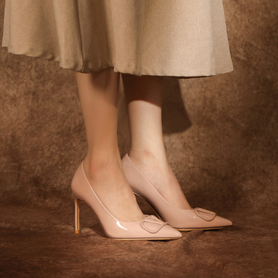 VELLICHORV字扣尖头高跟鞋