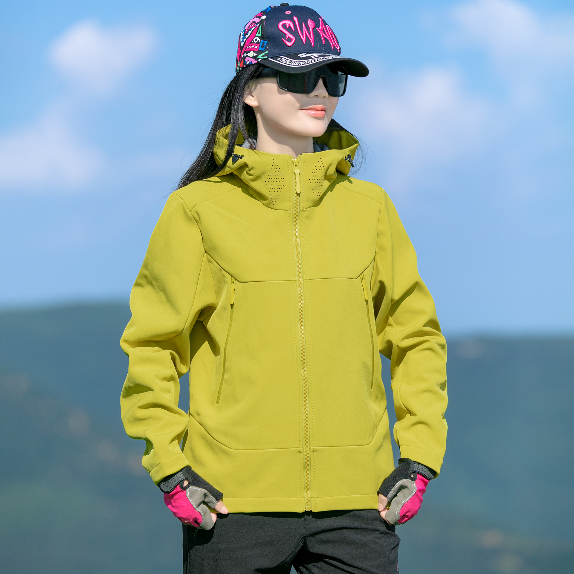 户外软壳衣女秋冬季抓绒衣女防风防水保暖冲锋衣登山运动连帽外套