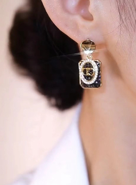 高级感字母方形耳环女夏季轻奢小众设计时尚气质耳钉2025年新款潮