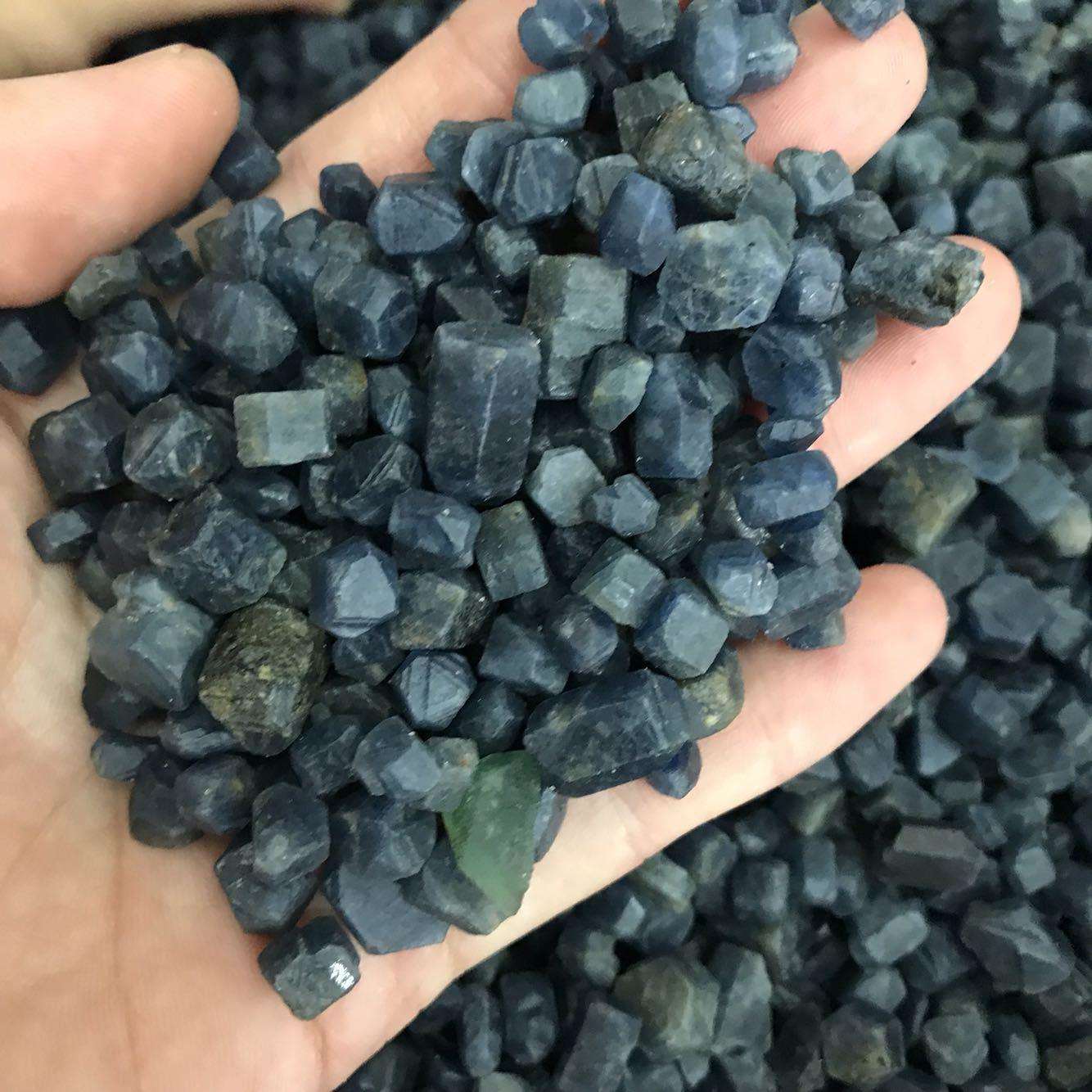 马达加斯加天然蓝刚玉柱形原石矿物晶体蓝宝石原石原料80元100克
