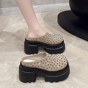 厚底包头半拖鞋女外穿高级感2026春夏新款配裙子时尚铆钉勃肯半拖